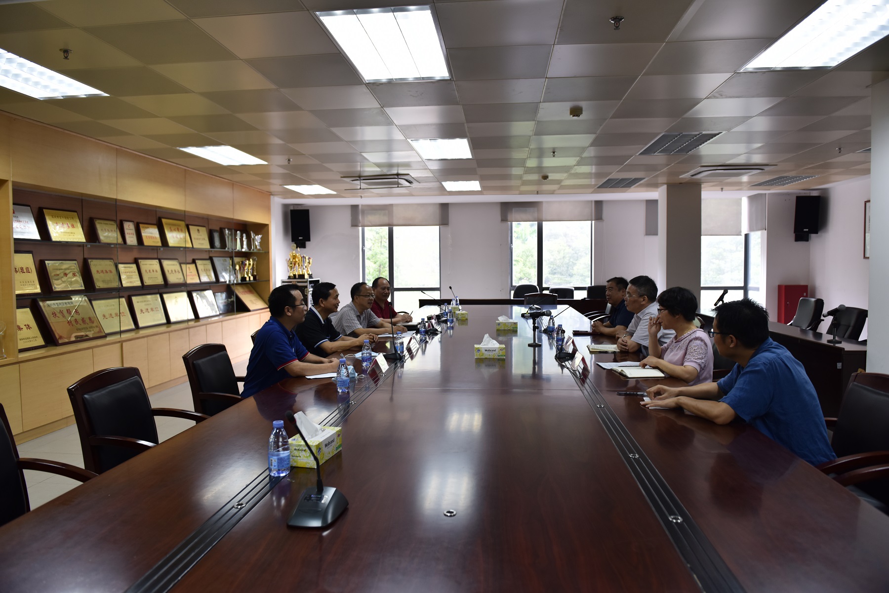 与民主党派座谈照1.jpg