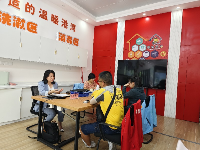 “暖蜂工作站”上线——pg电子官网
司法局给快递外卖员的权益保护增添“法”码 (2).jpg